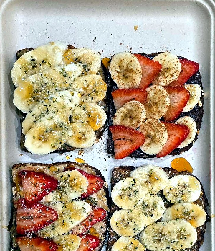 ATHLETES toast with fresh toppings